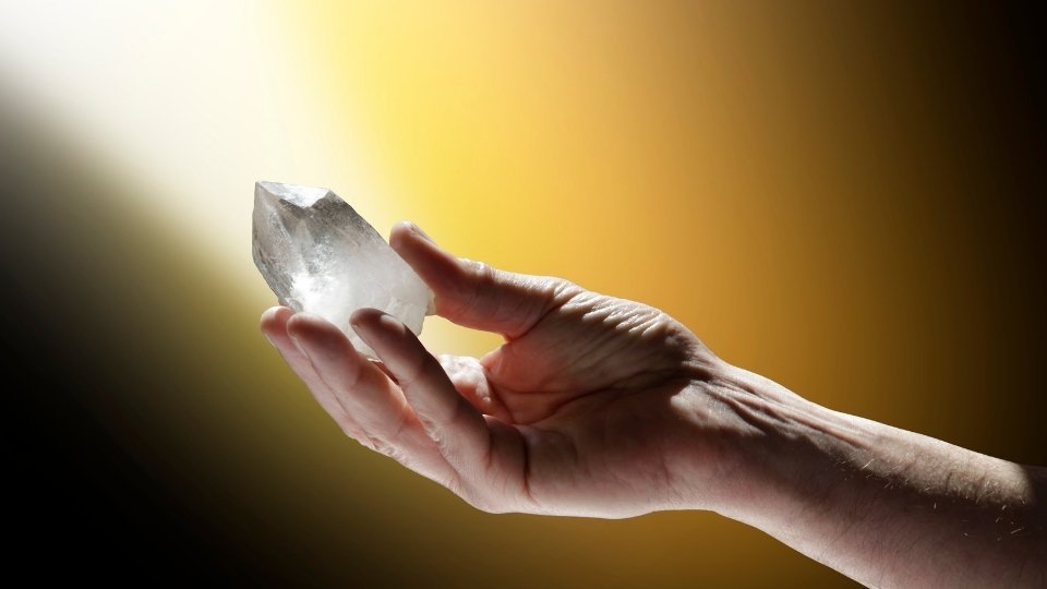 cleansing crystals with sunlight, moonlight, radiant light